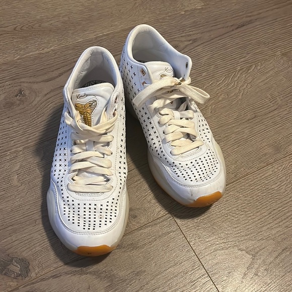 Kobe 10 White Gum - Picture 1 of 4